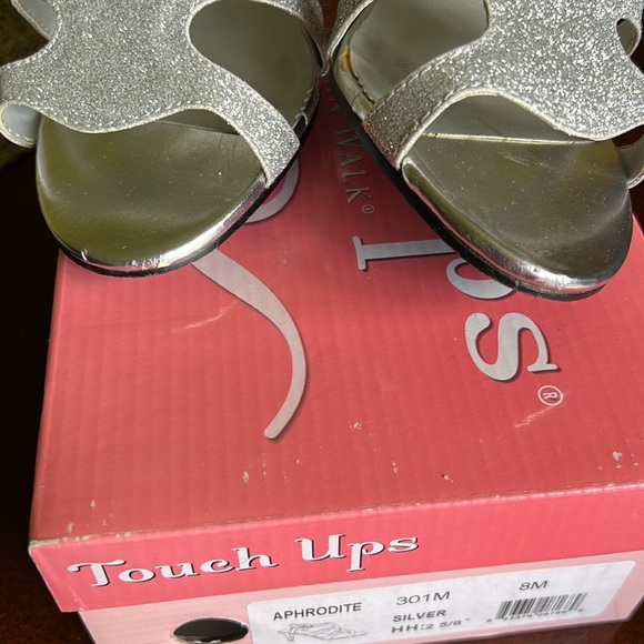 Touch Ups Aphrodite 301M 8M dressy prom wedding fall dance homecoming 2 5/8”heel - Picture 6 of 8